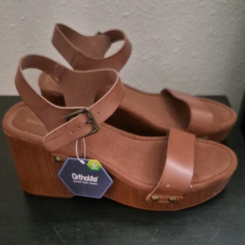 Women's Tan Wedge Sandals